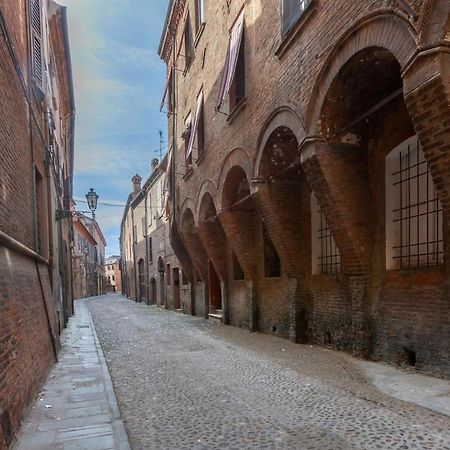 Central Ferrara Apartment Luaran gambar