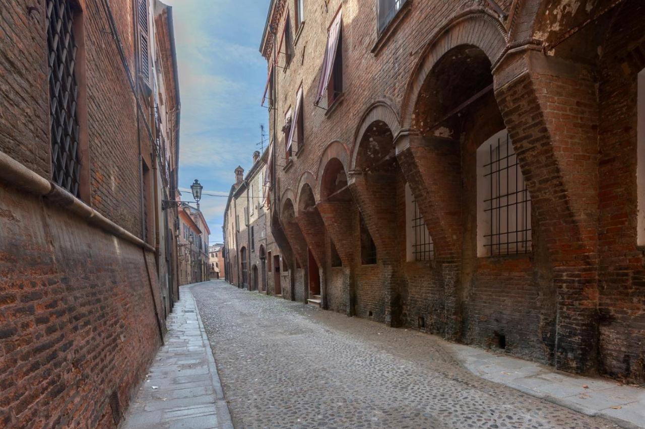 Central Ferrara Apartment Luaran gambar